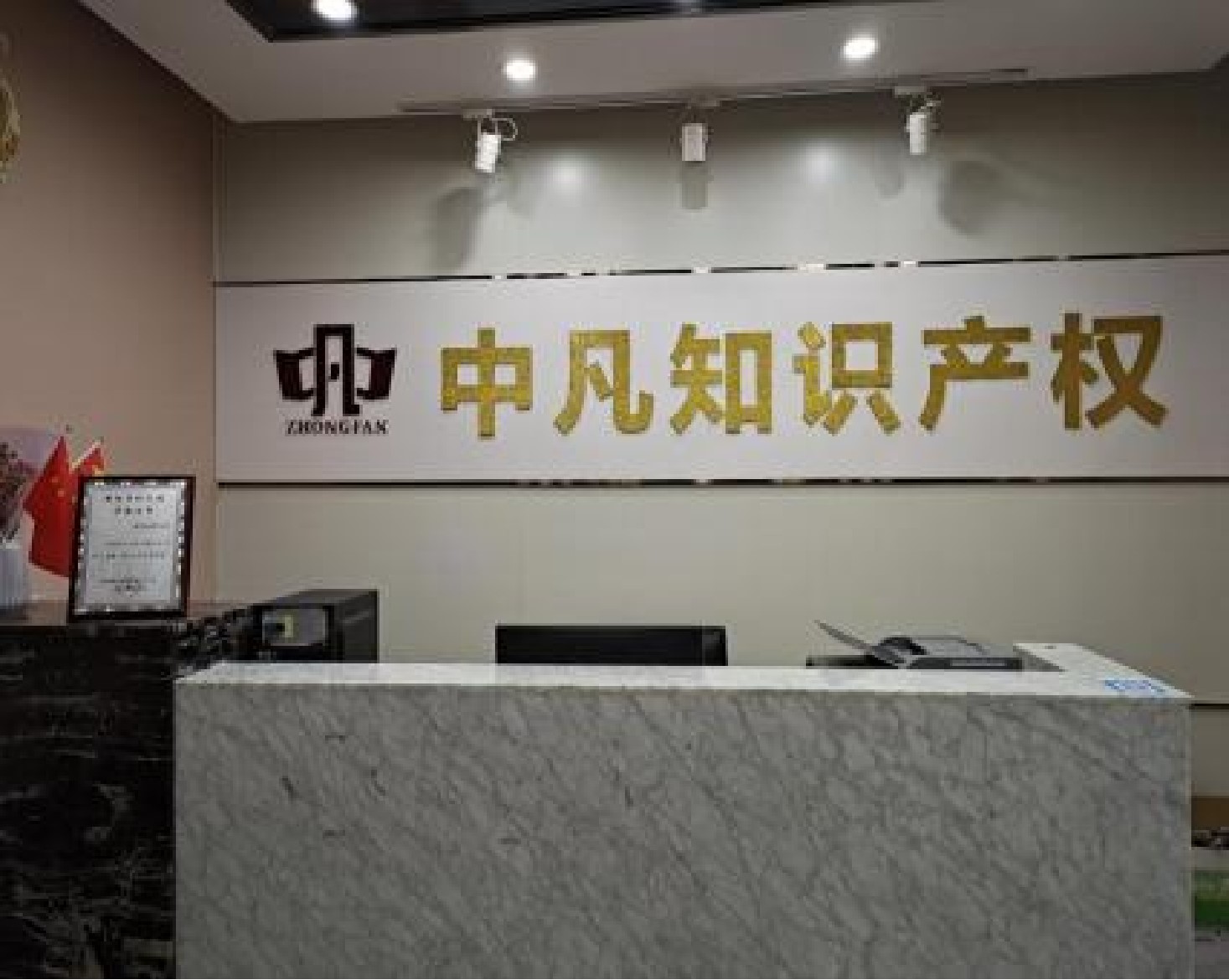 配图